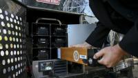 Le food truck de William Arevalo, alimenté par des batteries électriques, dans un parc de l'arrondissement du Queens à New York, le 23 juillet 2026