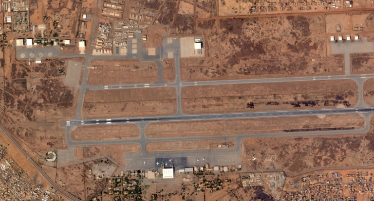 Image satellite de l'aéroport de Niamey prise le 29 janvier 2026 par Planet Labs PBC après une attaque la veille