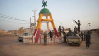 Des rebelles touareg du Front de libération de l'Azawad (FLA) rassemblés sur un rond-point à Kidal, dans le nord du Mali, le 26 avril 2026