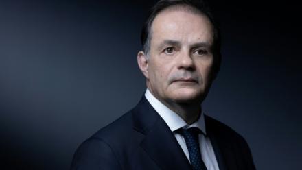 Emmanuel Moulin lors d'une séance photo le 31 mars 2005 à Paris