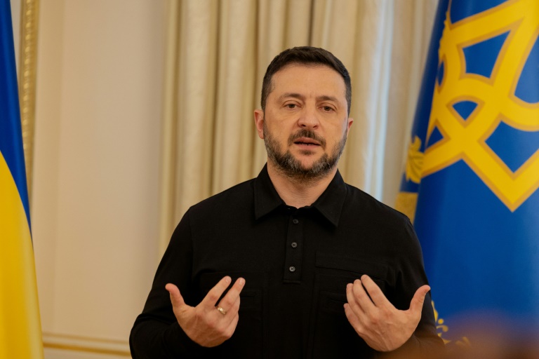 Le président ukrainien Volodymyr Zelensky tient une conférence de presse à Kiev le 27 septembre 2025.