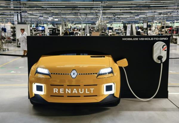 Les ventes de véhicules électriques neufs, un segment "sous perfusion des aides gouvernementales et soutenu par le verdissement des flottes", ont progressé de 12% en 2025 , relève AAA Data