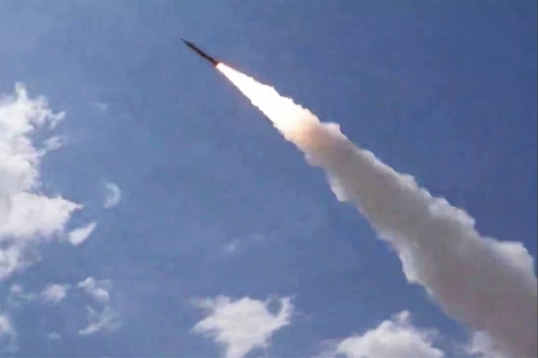 Photo d'un missile lancé depuis une localisation inconnue vers le Qatar, le Koweït et Oman, publiée le 17 juillet 2026 par les Gardiens de la révolution iraniens sur le site internet Sepah News