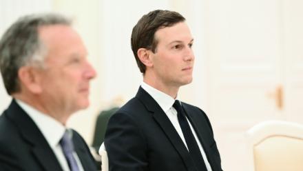 Photo de pool fournie par l'agence russe Sputnik, de l'envoyé spécial de Donald Trump, Steve Witkoff, et du gendre du président américain Jared Kushner, le 2 décembre 2025, au Kremlin, à Moscou

