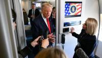 Le président américain Donald Trump répond à des journalistes à bord de l'avion présidentiel Air Force One avant son départ de la base aérienne d'Andrews, près de Washington, le 31 octobre 2025