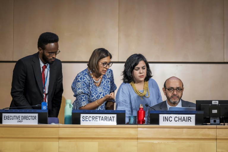 Le président des négociations sur la mise en place d'un traité portant sur la pollution plastique l'ambassadeur equatorien Luis Vayas Valdivieso, avant le début de la dernière réunion plénière qui a constaté l'échec de la négociation, le 15 aout 2025
