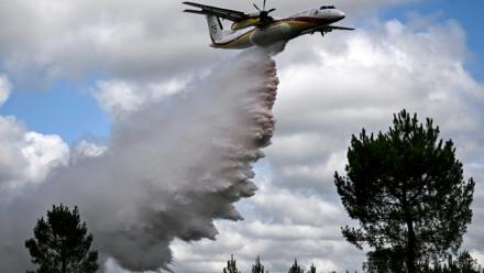 Un avion bombardier d'eau Dash Q400-MR à Saint-Aubin-de-Medoc, en Gironde, le 3 juillet 2026