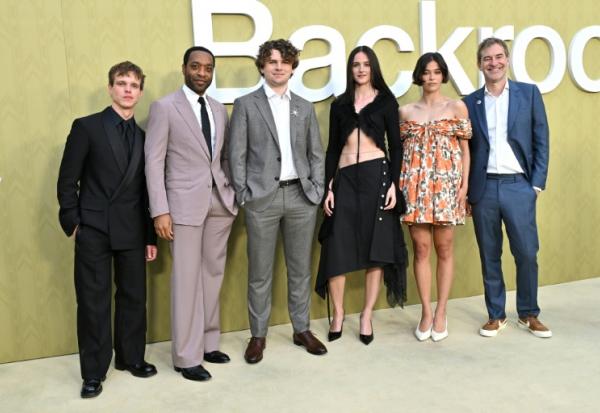 De g. à d: Finn Bennett, Chiwetel Ejiofor, Kane Parsons, Renate Reinsve, Lukita Maxwell et Mark Duplass lors d'une projection de "Backrooms", à Santa Monica (Californie), le 7 mai 2026