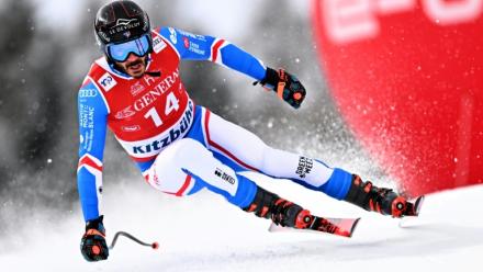 Cyprien Sarrazin lors de la descente de Kitzbühel le 19 janvier 2024. Grièvement blessé à l'entraînement onze mois plus tard, le skieur français ne sait toujours pas s'il reprendre un jour la compétition et a été très marqué par le récent accident mortel de l'Italien Matteo Franzoso