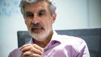 Le chercheur canadien Yoshua Bengio, considéré comme l'un des pères de l'IA, lors d'un entretien avec l'AFP à Montréal, au Canada, le 15 septembre 2026