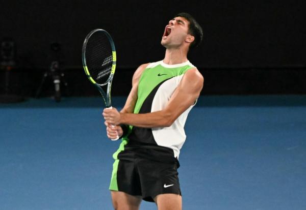Carlos Alcaraz qualifié sans trembler contre l'Australien Adam Walton à Melbourne le 18 janvier 2026 