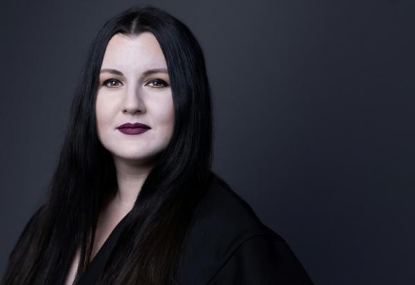 Fidji Simo, star de la tech et numéro 2 de facto d'OpenAI, lors du Sommet pour l'action sur l'Intelligence artificielle (IA), au Grand Palais, à Paris, le 11 février 2025