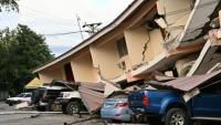 Des bâtiments se sont effondrés sur des véhicules dans la ville de Penonomé, au Panama, après un séisme de 7.7 le 9 octobre 2026