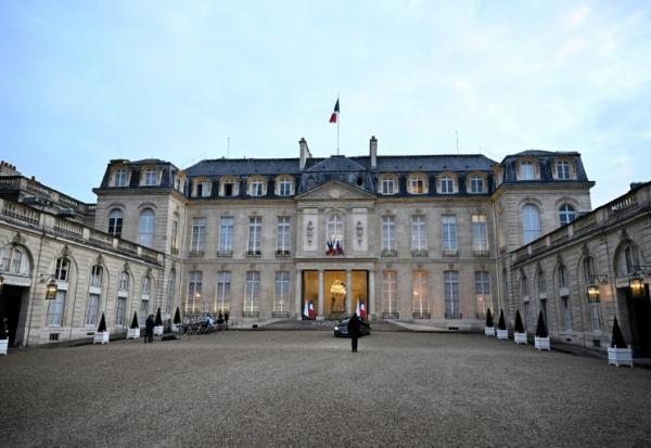 Vue générale de la cour d'entrée et de la façade du palais de l'Élysée à Paris, le 12 mars 2024