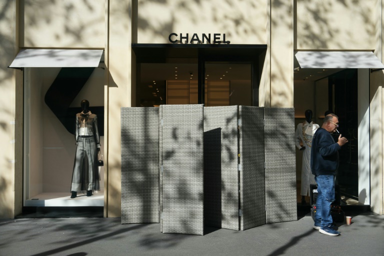 Le magasin Chanel cambriolé dans la nuit de mercredi à jeudi, à Paris le 2 octobre 2025