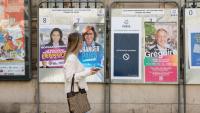 (g-d) Des affiches électorales des candidats à la mairie de Paris, Sophia Chikirou, Rachida Dati et Emmanuel Grégoire dans une rue de Paris, avant le 2e tour des municipales, le 19 mars 2026 