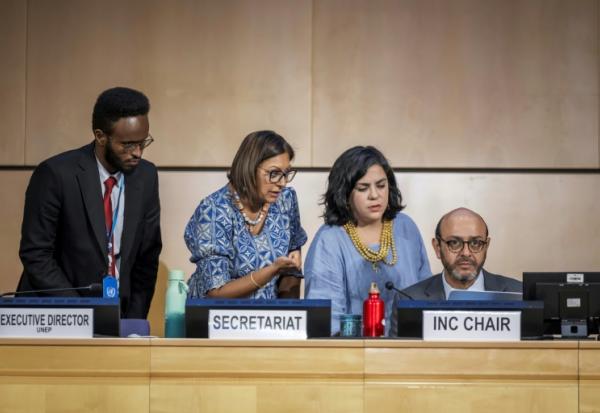 Le président des négociations sur la mise en place d'un traité portant sur la pollution plastique l'ambassadeur equatorien Luis Vayas Valdivieso, avant le début de la dernière réunion plénière qui a constaté l'échec de la négociation, le 15 aout 2025
