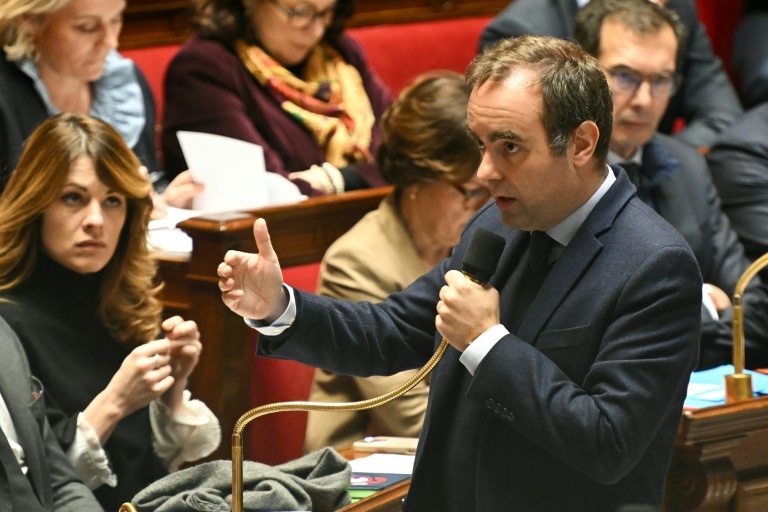 Le Premier ministre Sébastien Lecornu s'exprime devant l'Assemblée nationale, le 6 janvier 2026, à Paris
