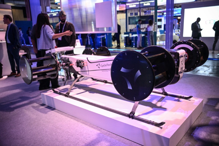 Un drone de la société CycloTech exposé au salon VivaTech, dédié aux start-ups technologiques et à l'innovation, à Paris, le 17 juin 2026