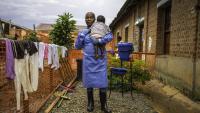 Marie Bakikula, une nourrice dans une pouponnière soutenue par l'Unicef, à Mongbwalu, dans le nord-est de la RDC, le 10 octobre 2026