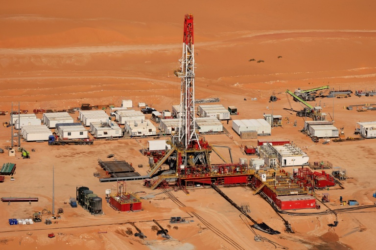 Une usine pétrolière dans le désert, en Arabie saoudite, le 14 janvier 2025