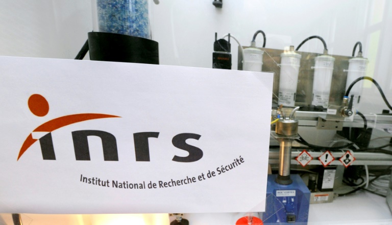 Dans un laboratoire de l'Institut national de recherche et de sécurité (INRS), le 31 mars 2011 à Vandoeuvre-lès-Nancy