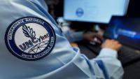 Un gendarme de l'Unité Nationale Cyber (UNCyber) de la Gendarmerie Nationale, le 7 avril 2026 à Pontoise, dans le Val-d'Oise
