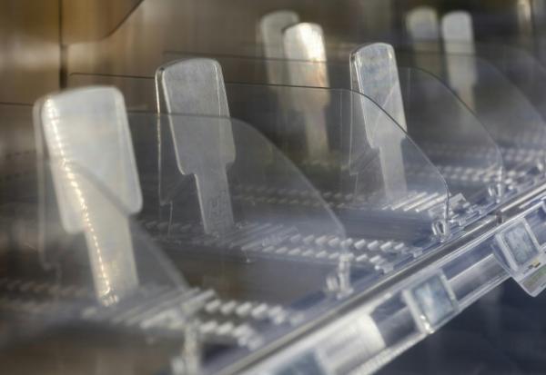 Des rayons frais vides le 12 octobre 2026 dans un Intermarché de Névez, dans le Finistère après une cyberattaque