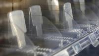 Des rayons frais vides le 12 octobre 2026 dans un Intermarché de Névez, dans le Finistère après une cyberattaque