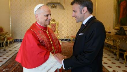 Rencontre entre Emmanuel Macron et le pape Léon XIV au Vatican, le 10 avril 2026. Photo transmise par le Vatican