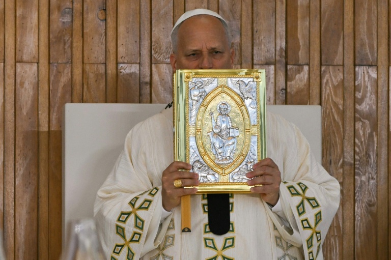 Le pape Léon XIV célèbre une gigantesque messe de plein air place de Cibeles, dans le centre de Madrid, le 7 juin 2026 