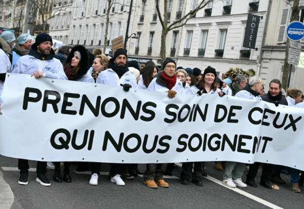 Manifestation de médecins libéraux contre une "dérive autoritaire" qui menace selon eux leur "liberté d'exercice", le 10 janvier 2026 à Paris 