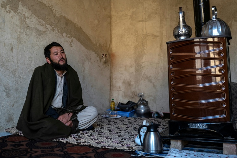 Nimatullah Rahesh, un Afghan rapatrié d'Iran, s'exprime lors d'une interview avec l'AFP dans sa maison nouvellement construite à Jar-e-Khushk, dans la banlieue de la province de Bamiyan, le 19 janvier 2026