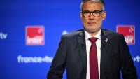 Le Premier secrétaire du PS Olivier Faure participe à un débat sur France 2 et France Inter dans le cadre de la primaire de la gauche, le 1er octobre 2026 à Paris