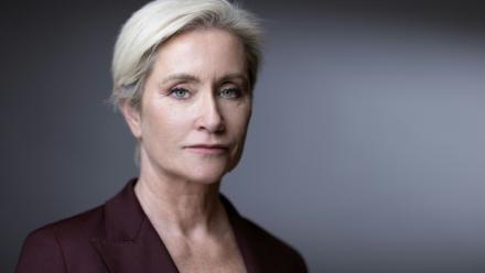La journaliste américaine et correspondante principale de CNN, Melissa Bell, pose lors du 8e Forum de Paris sur la paix, à Paris, le 29 octobre 2025
