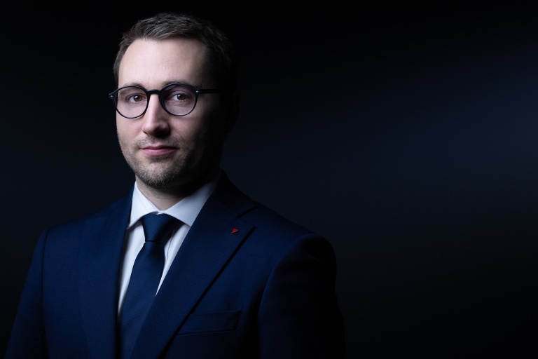 Le député LFI Antoine Leaument, pose le 16 janvier 2026 à Paris 