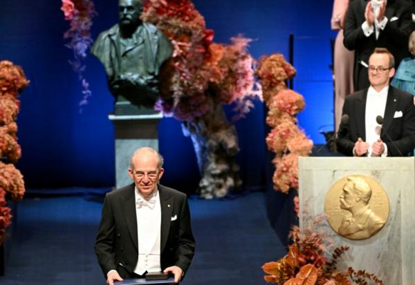 Michel Devoret prix Nobel de physique 2025 reçoit son prix à Stockholm le 10 décembre 2025