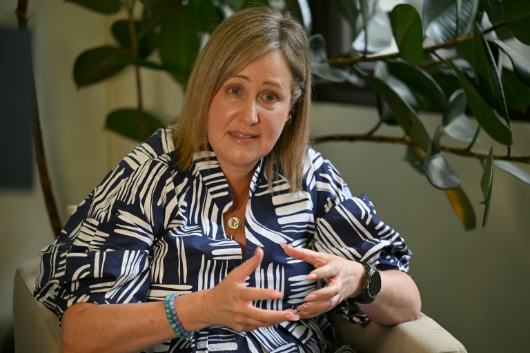 Mia Bannister, la mère d'Ollie Hughes, décédé à l'âge de 14 ans, lors d'une interview à Sydney, le 7 novembre 2025 en Australie