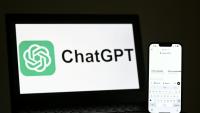Les assistants d'intelligence artificielle (IA) comme ChatGPT font des erreurs presque une fois sur deux quand ils sont interrogés sur l'actualité, selon une vaste étude 