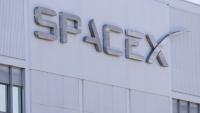 Une enseigne de SpaceX à Hawthorne, en Californie, le 26 mars 2026