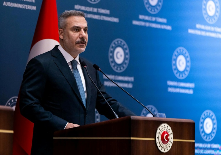 Photo diffusée par le ministère turc des Affaires étrangères montrant le chef de la diplomatie turque, Hakan Fidan, le 30 janvier 2026 à Istanbul