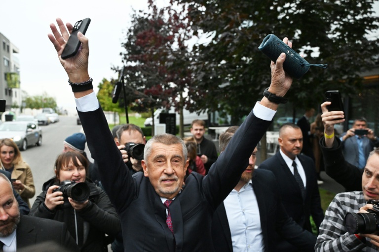 Andrej Babis à son arrivée devant ses partisans à Prague, en République tchèque, après les résultats des législatives le 4 octobre 2025