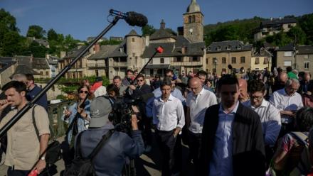 L'ancien Premier ministre et secrétaire général du parti Renaissance Gabriel Attal  participe à une fête de la transhumance Saint-Geniez-d'Olt, dans l'Aveyron, le 23 mai 2026