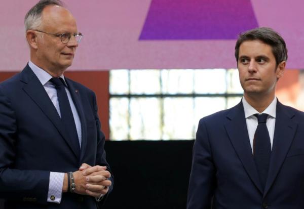Gabriel Attal (D) et Édouard Philippe, le 6 avril 2025 à Saint-Denis