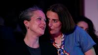 La secrétaire nationale des Ecologistes, Marine Tondelier (D), et l'ex-candidate du Nouveau Front populaire pour Matignon, Lucie Castets, le 5 mai 2026 à Paris