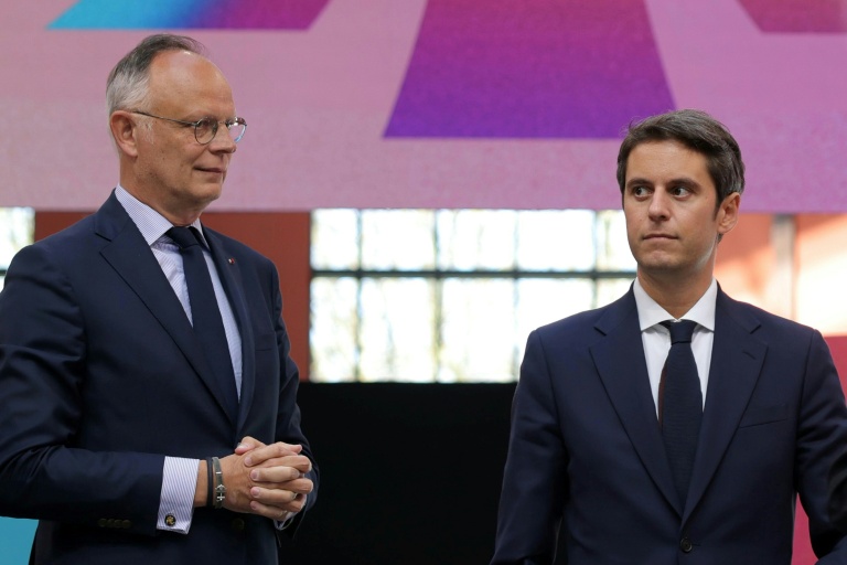 Edouard Philippe (G) et Gabriel Attal, le 6 avril 2025 à Saint-Denis