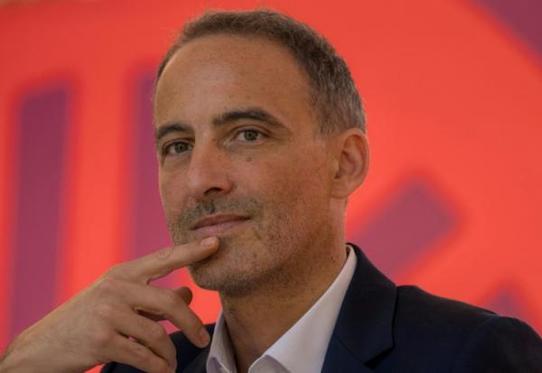 Raphaël Glucksmann s'estime conforté dans sa "stratégie de rupture claire" avec LFI par un récent sondage lui ouvrant la possibilité d'accéder au second tour de la présidentielle
