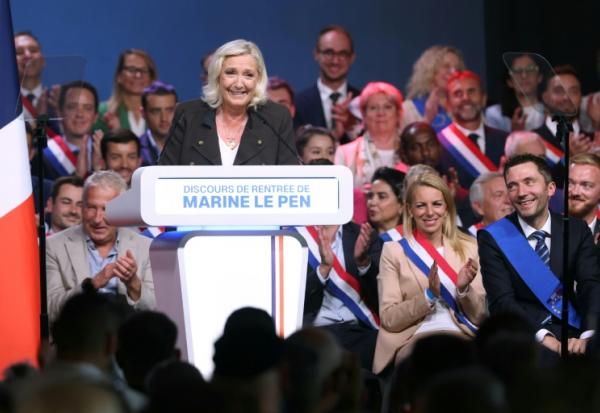 La présidente du groupe parlementaire RN et candidate à l'élection présidentielle de 2027 Marine Le Pen tient son discours de rentrée à Hénin-Beaumont, dans le Pas-de-Calais, le 13 septembre 2026