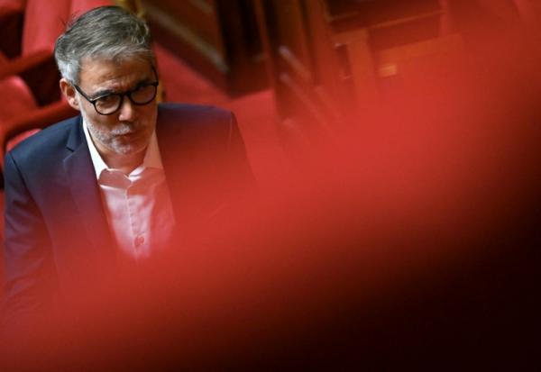 Olivier Faure, député du groupe "Socialistes et Apparentés", assiste à un vote sur une motion de censure déposée par le parti "Les Ecologistes" à l'Assemblée nationale, à Paris, le 6 juillet 2026