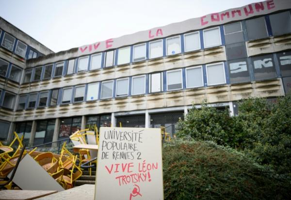 L'entrée bloquée d'un bâtiment de l'Université Rennes 2, le 12 octobre 2026